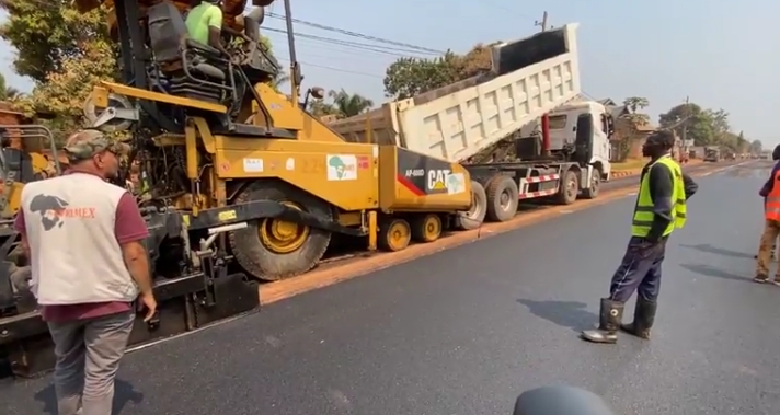 Projet Tshilejelu à Mbujimayi : coup d’envoi des travaux d’asphaltage sur l’avenue des Écoles