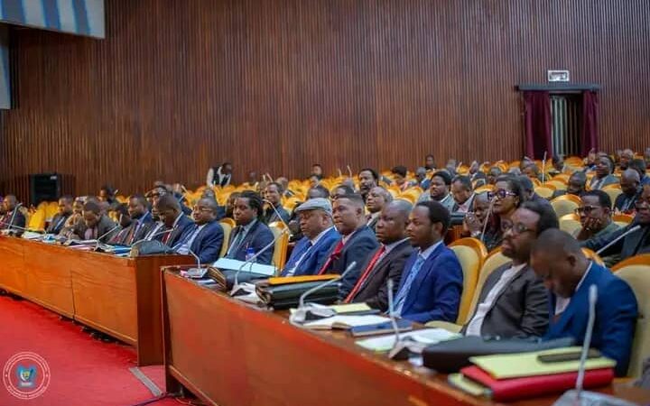 Bureau de l’Assemblée nationale sur des chaises éjectables : Kamerhe en tête des signatures