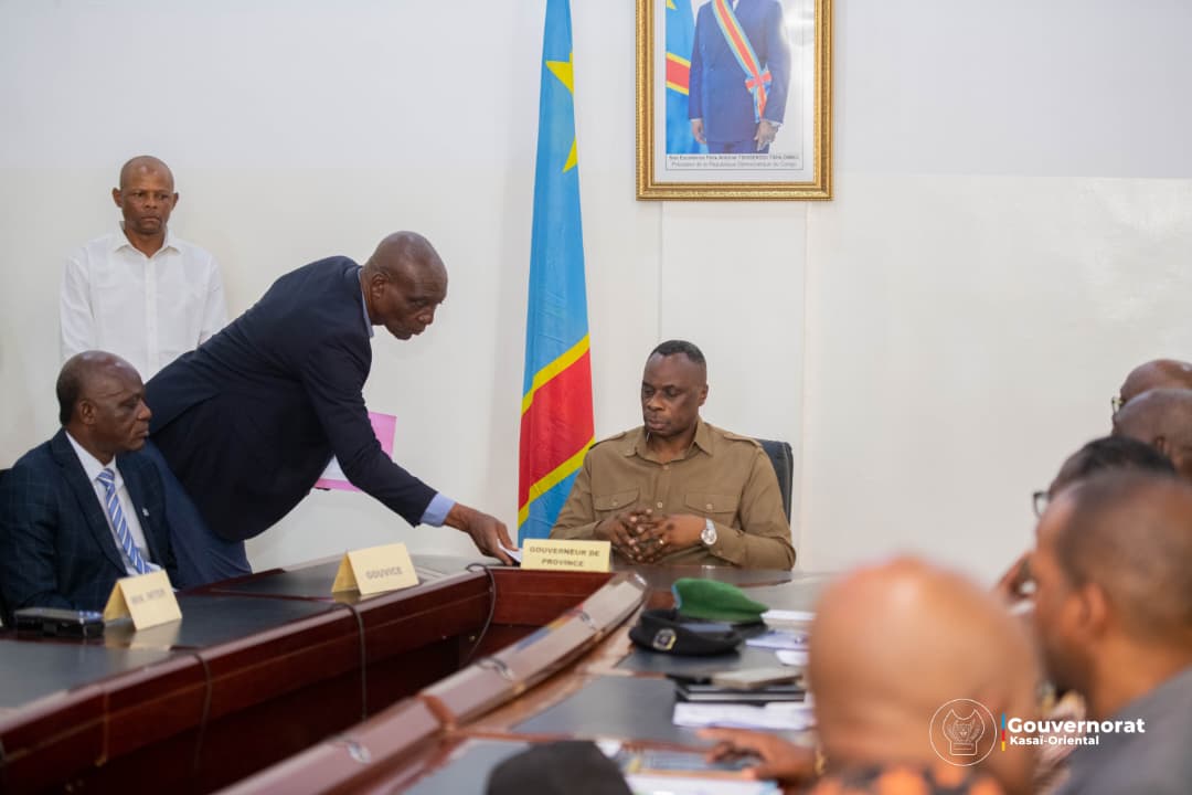 Kasaï oriental : Reprenant officiellement ses fonctions, Jean-Paul Mbwebua Kapo appelle à l’unité pour le développement de la province