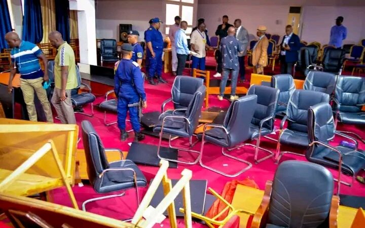 Kongo Central : le bureau d’âge promet des sanctions après les actes de vandalisme à l’Assemblée provinciale