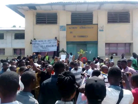 Tshimbulu : la marche pacifique pour le statut de ville tourne à la répression policière, trois blessés enregistrés