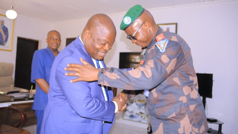 Maniema : le gouverneur militaire du Nord-Kivu à Kindu pour renforcer la coopération interprovinciale