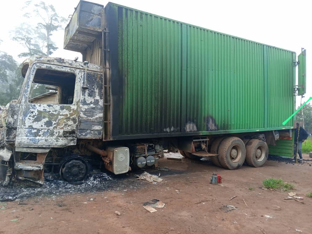 Ituri : un policier tué et un véhicule incendié par les ADF à Kamagolo