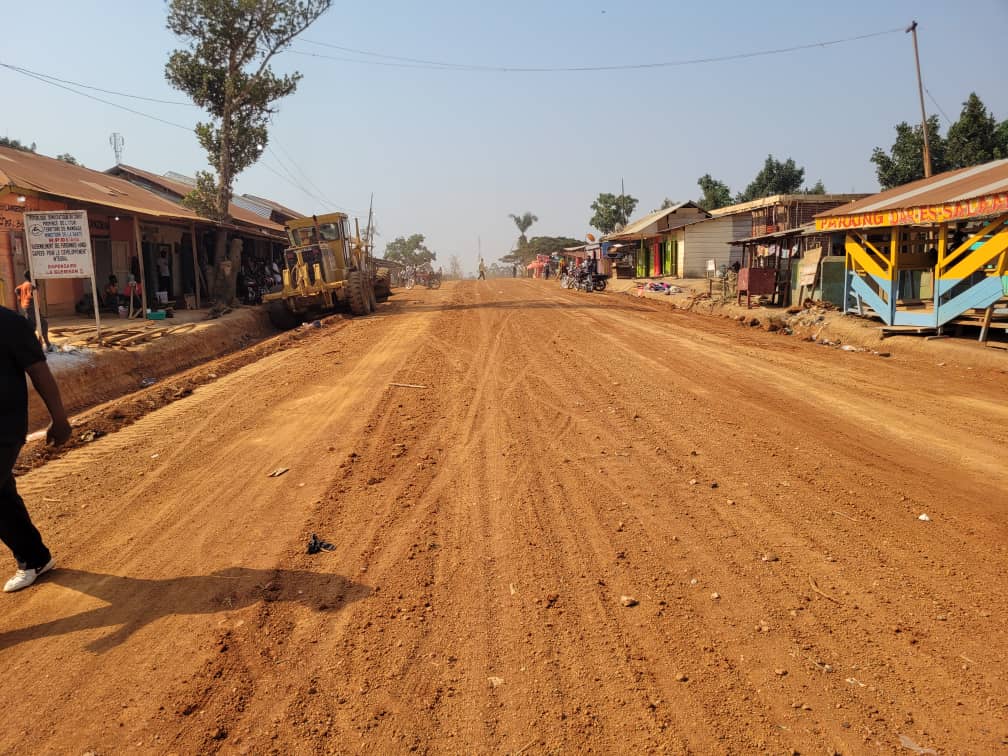 Ituri : la SMEC rassure sur l’évolution des travaux de l’axe Mambasa–Dingbo