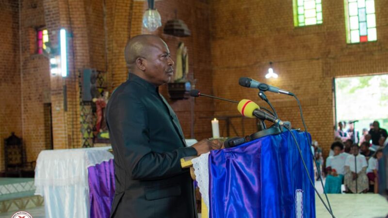 Mois de la femme au Kasaï-Central : Joseph Moïse Kambulu réaffirme l’engagement du gouvernement à accompagner les initiatives féminines