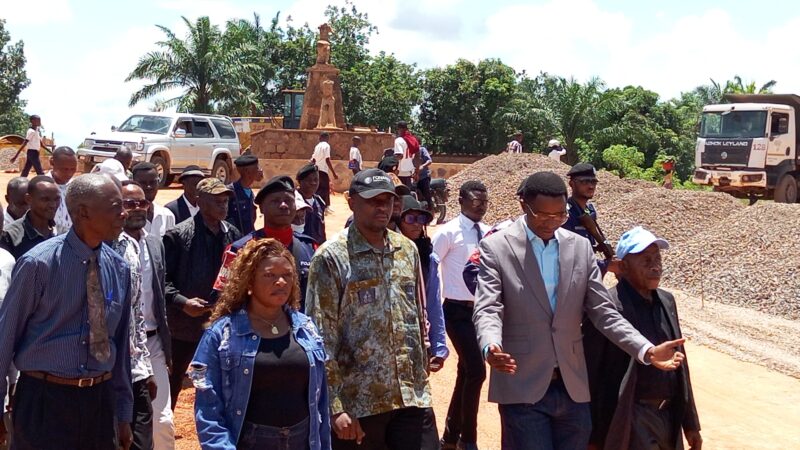 Kasaï oriental : vol de matériaux au chantier Tshiombela, le gouverneur intérimaire Ilunga dénonce et promet des sanctions