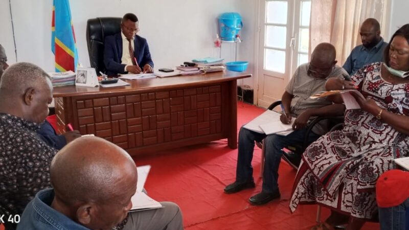 Vaccination contre la poliomyélite : le maire de Mwene-Ditu préside les derniers préparatifs pour protéger 420 000 enfants