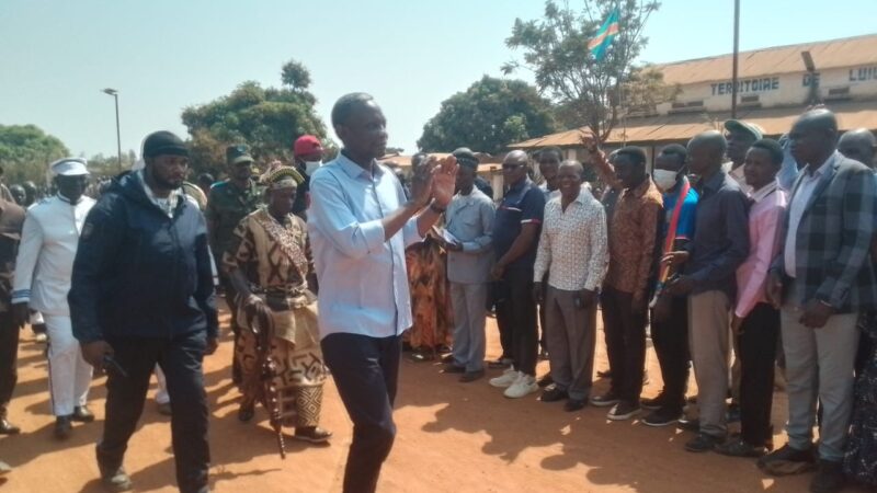 Lomami : Carnaval infrastructurel à Luputa, le ministre John Banza réaffirme l&rsquo;engagement du gouvernement pour l&rsquo;achèvement de la RN1