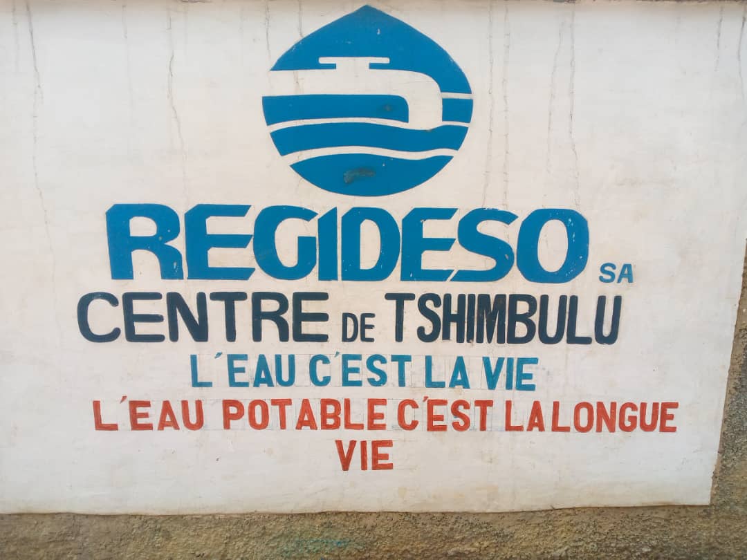Kasaï Central : pénurie d’eau à Tshimbulu, la Regideso annonce un rétablissement imminent