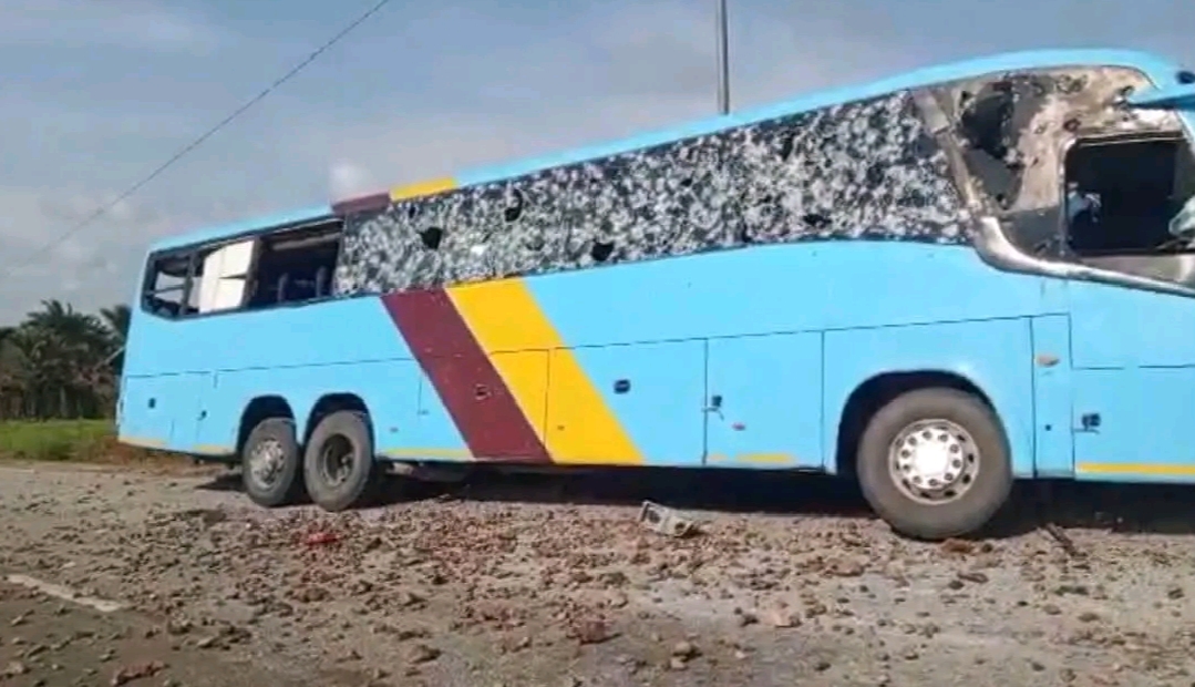 Kasaï oriental : un enseignant meurt dans un accident de circulation à Ntalanga, le bus incendié par des habitants