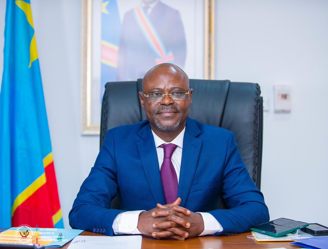 FARDC : Guy Kabombo bloque les voyages à l’étranger des officiers généraux et supérieurs
