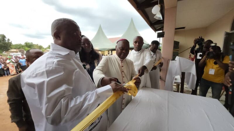 Irumu : Saidi Shishombo Mali remet les clés de la paroisse Sainte Bakhita, construite sur ses fonds propres