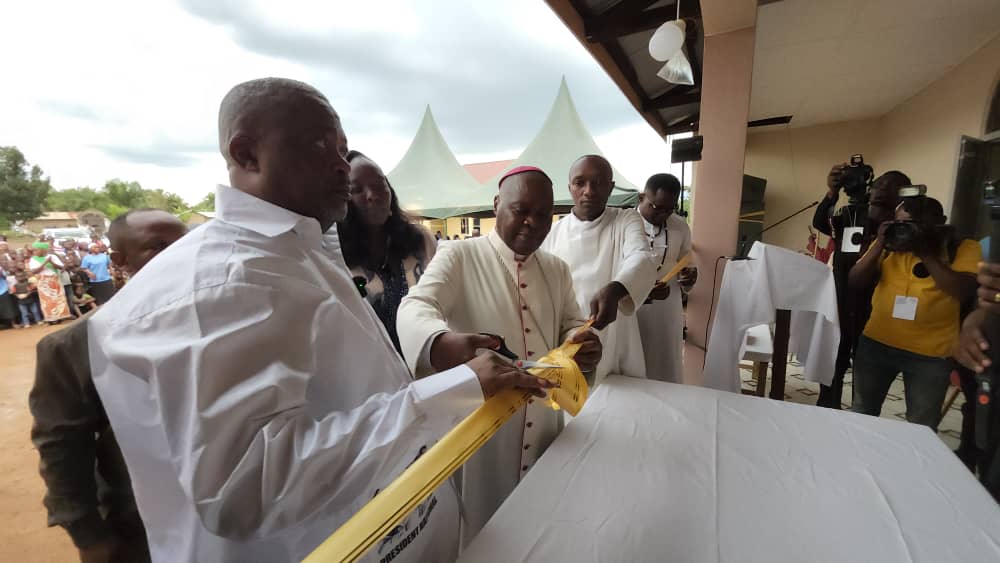 Irumu : Saidi Shishombo Mali remet les clés de la paroisse Sainte Bakhita, construite sur ses fonds propres