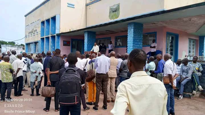 Lomami : des parents dénoncent une majoration de 2 500 à 5 000 FC des frais scolaires dans les écoles publiques de Mwene-Ditu