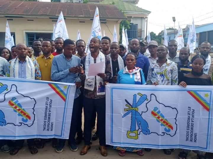 Kasaï Central : la Ligue des jeunes de l’UDPS exige le départ de Moïse Kambulu et met en garde Eugénie Tshiela Kamba