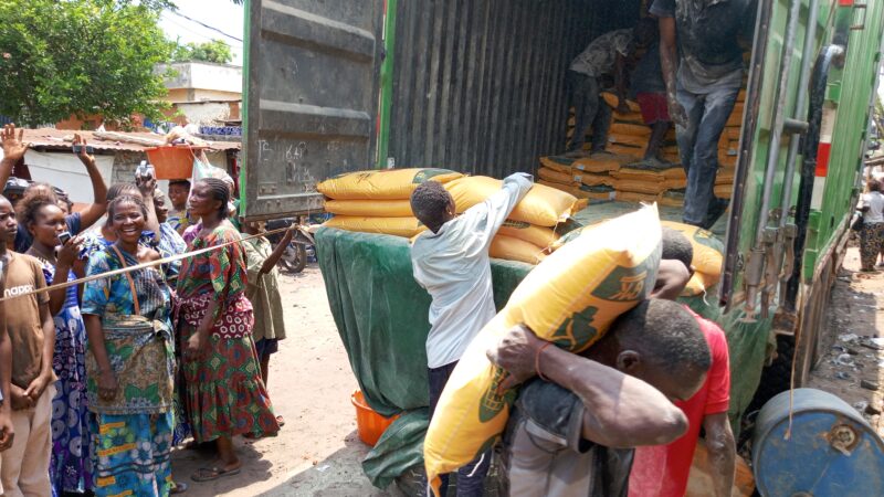 Kasaï oriental : le débarquement de plus de 7 500 sacs de farine de maïs a débuté à Mbujimayi